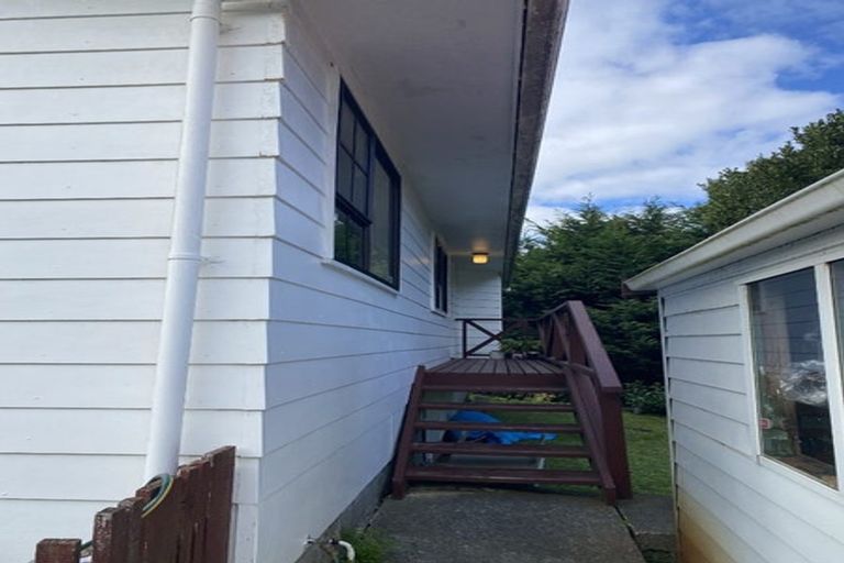 Photo of property in 10 Westra View, Tawa, Wellington, 5028