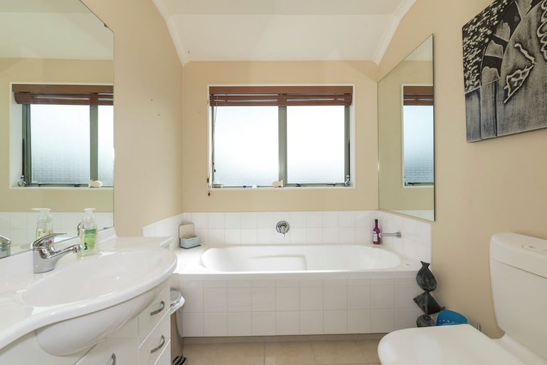 Photo of property in 27 Fergy Crescent, Wattle Downs, Auckland, 2103