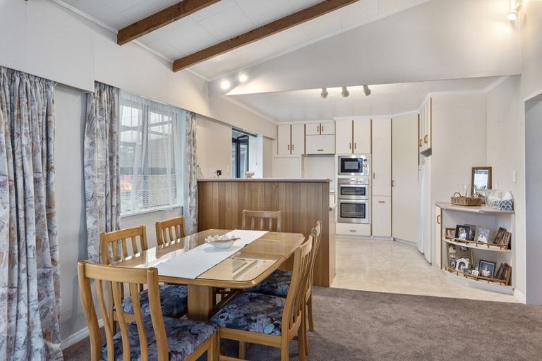 Photo of property in 4 Nikau Place, Otaki, 5512