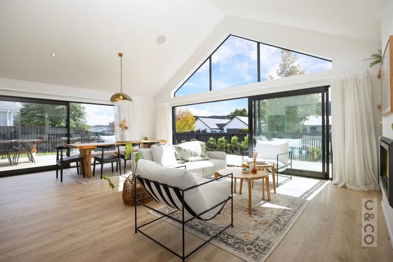 Photo of property in 7 Robert Might Road, Kumeu, 0810