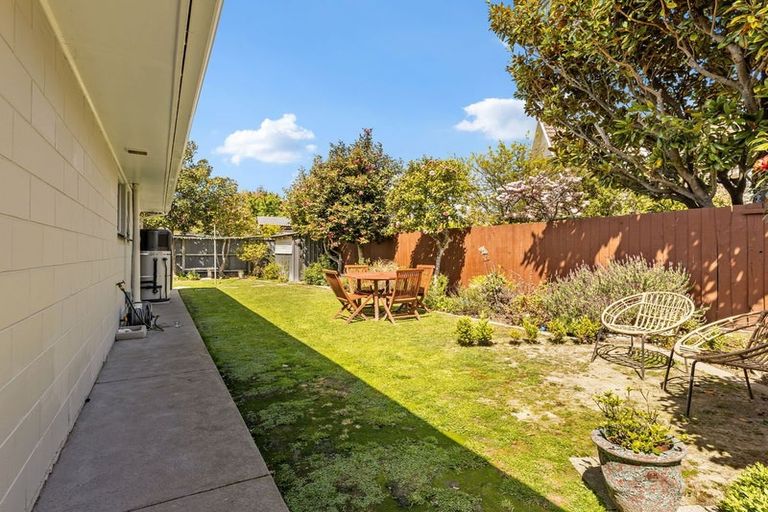 Photo of property in 2/19 Molesworth Place, Somerfield, Christchurch, 8024