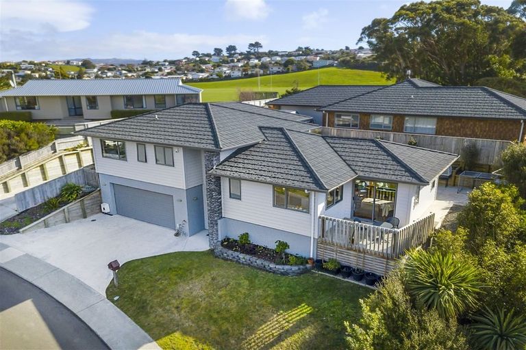 Photo of property in 13 Abbey Way, Whitby, Porirua, 5024