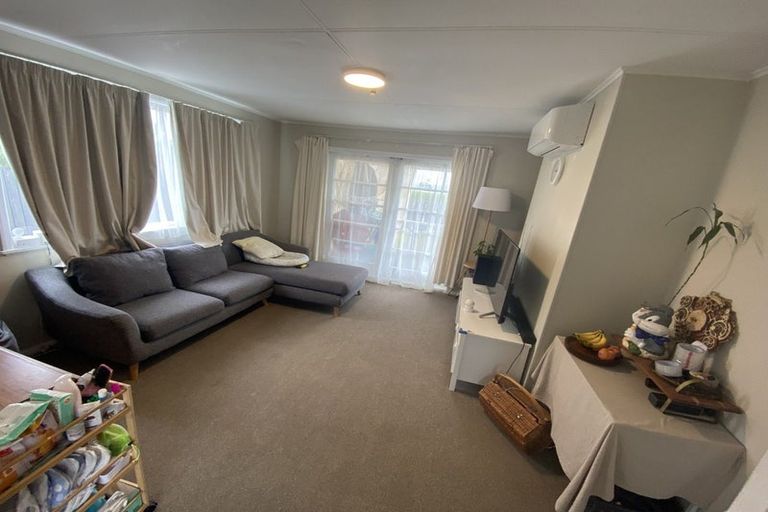 Photo of property in 1/47 Luckens Road, West Harbour, Auckland, 0618