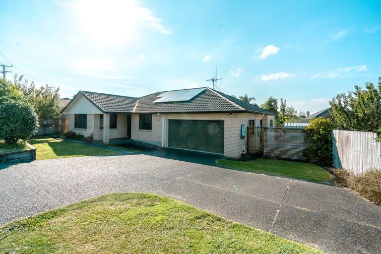 Photo of property in 98 Rototuna Road, Rototuna, Hamilton, 3210