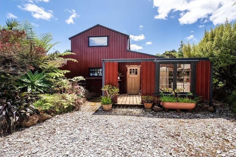 Photo of property in 76 Top Town Place, Coromandel, 3506