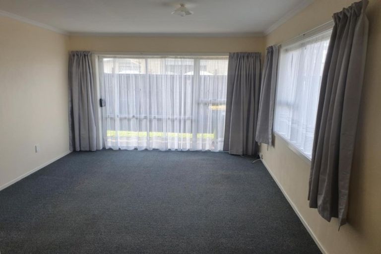 Photo of property in 39a Simons Street, Moturoa, New Plymouth, 4310