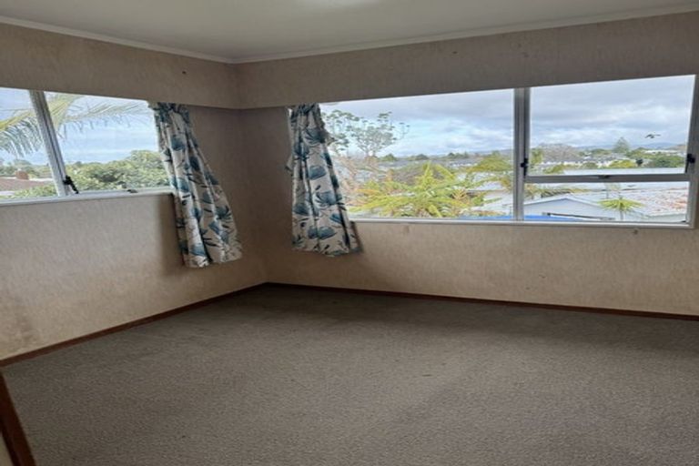Photo of property in 2/25 Gill Avenue, Te Atatu Peninsula, Auckland, 0610