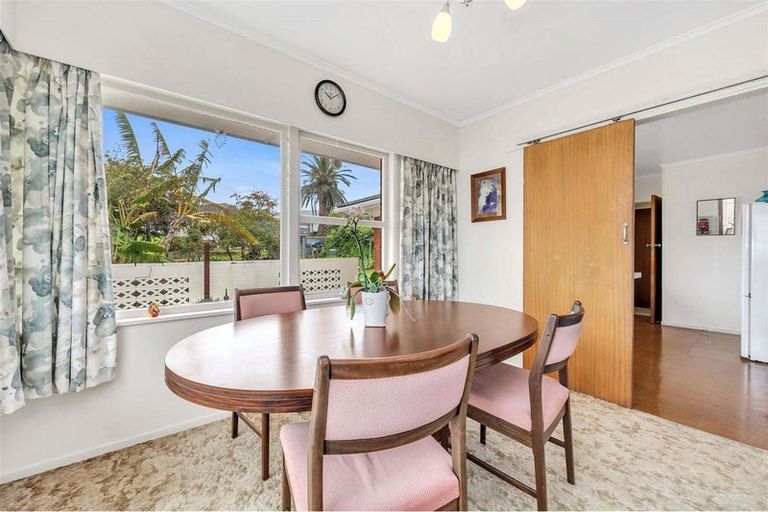 Photo of property in 17 Larne Avenue, Pakuranga Heights, Auckland, 2010