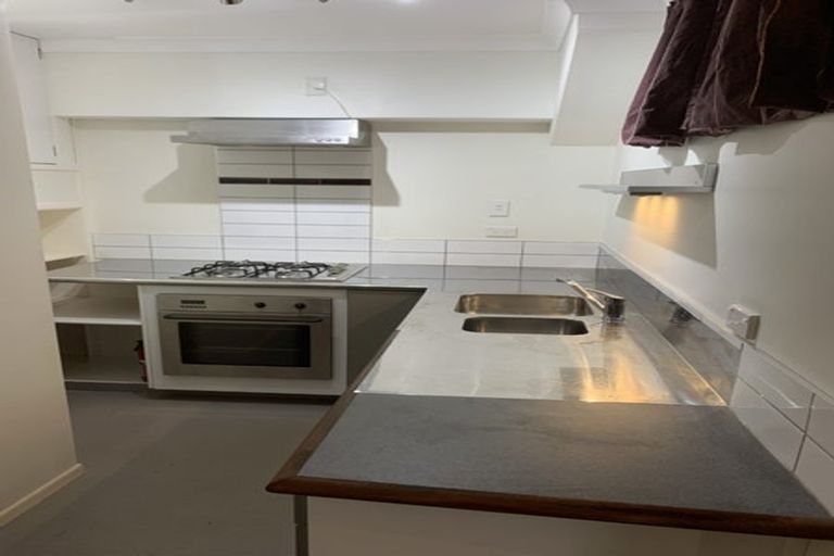 Photo of property in 14 Pokohiwi Road, Normandale, Lower Hutt, 5010