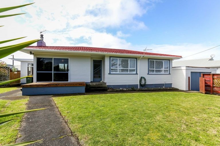 Photo of property in 136 Broadway, Waitara, 4320