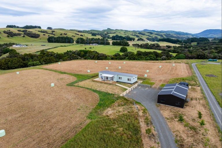 Photo of property in 117e Ruakokoputuna Road, Ruakokoputuna, Martinborough, 5781