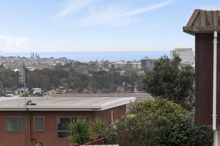 Photo of property in 2/37 Shanaway Rise, Hillcrest, Auckland, 0627