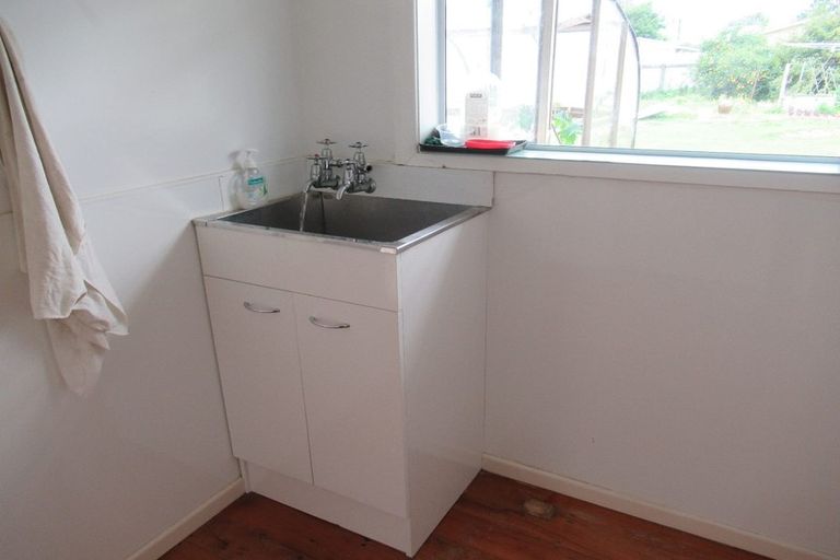 Photo of property in 32 Bartholomew Road, Levin, 5510