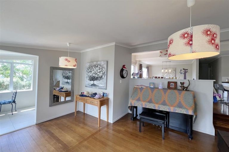 Photo of property in 10 Salamanca Road, Sunnynook, Auckland, 0620