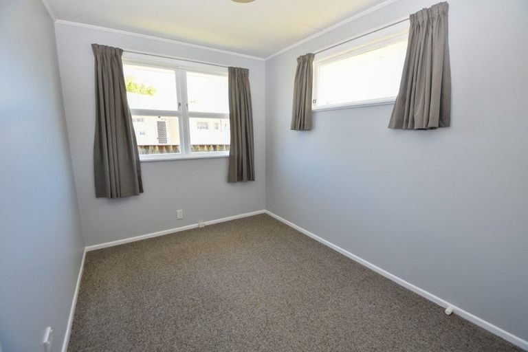 Photo of property in 5 Hughan Place, Carterton, 5713