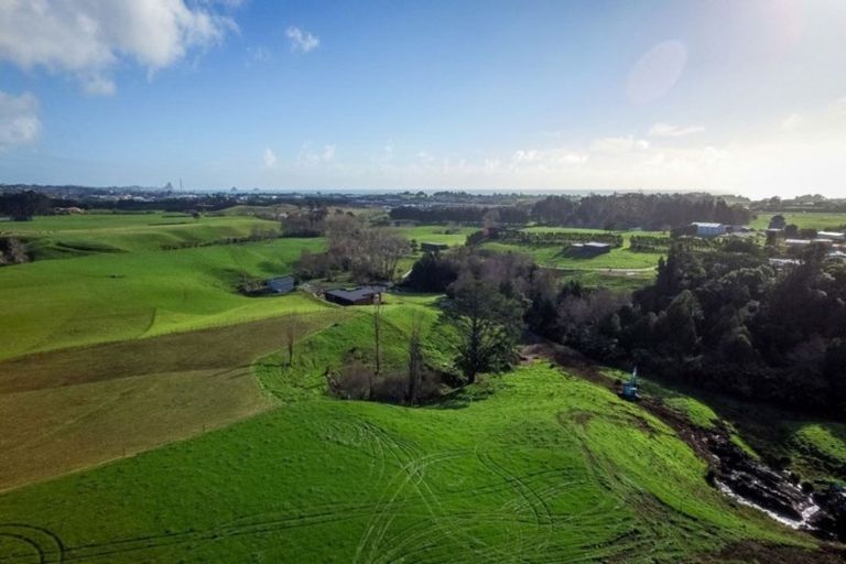 Photo of property in 140 Henwood Road, Paraite, New Plymouth, 4372