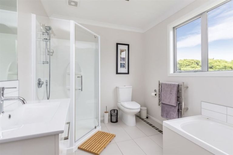 Photo of property in 88 Mercury Way, Whitby, Porirua, 5024