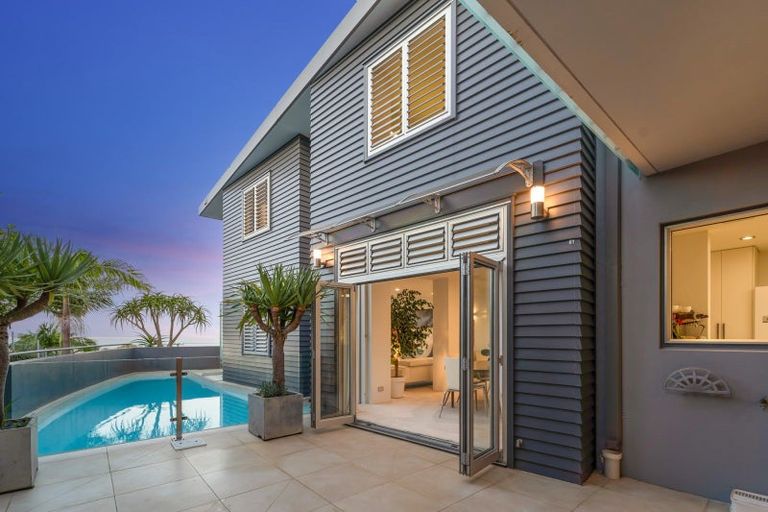 Photo of property in 10a Eastcliffe Road, Castor Bay, Auckland, 0620