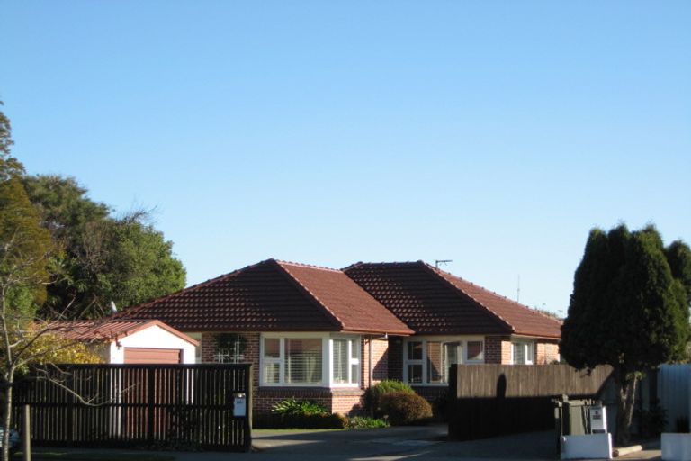 Photo of property in 1/201 Main North Road, Redwood, Christchurch, 8051