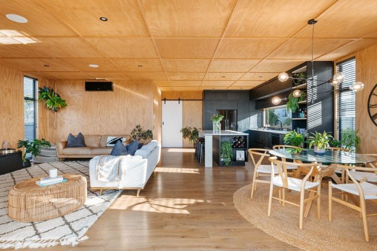 Photo of property in 1013 Papamoa Beach Road, Papamoa Beach, Papamoa, 3118