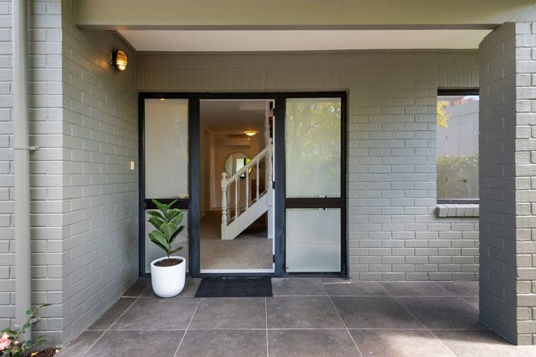 Photo of property in 1/20a Hauraki Road, Hauraki, Auckland, 0622