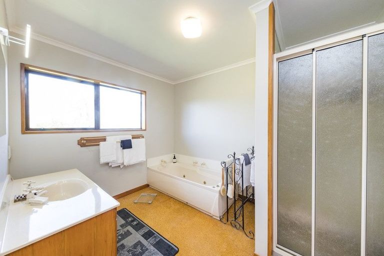 Photo of property in 61 Turitea Road, Fitzherbert, Palmerston North, 4472