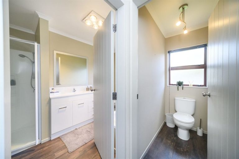 Photo of property in 40 Geneva Terrace, Kelvin Grove, Palmerston North, 4414