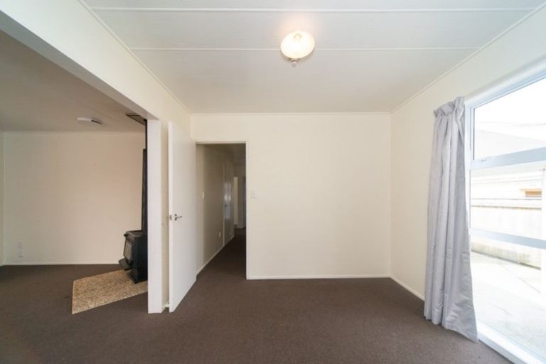 Photo of property in 4 Rhodes Drive, Kelvin Grove, Palmerston North, 4414