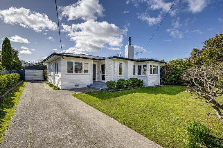Photo of property in 1 Palmerston Road, Havelock North, 4130