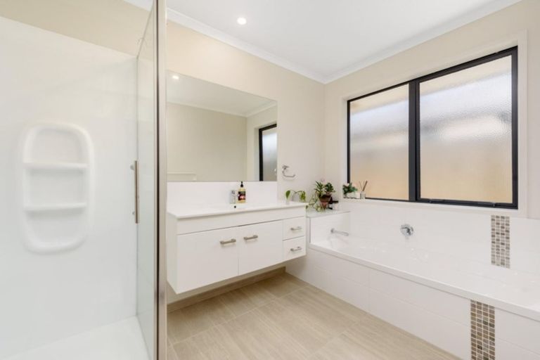 Photo of property in 53 Leet Crescent, Papamoa Beach, Papamoa, 3118