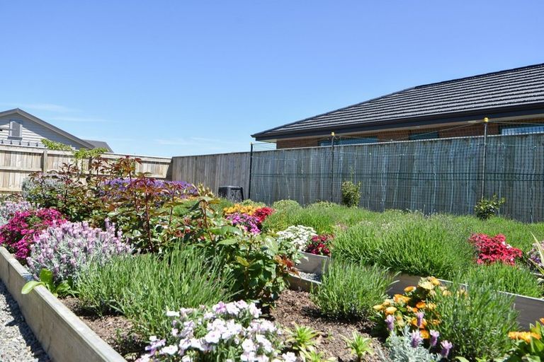 Photo of property in 2 Routhan Way, Carterton, 5713