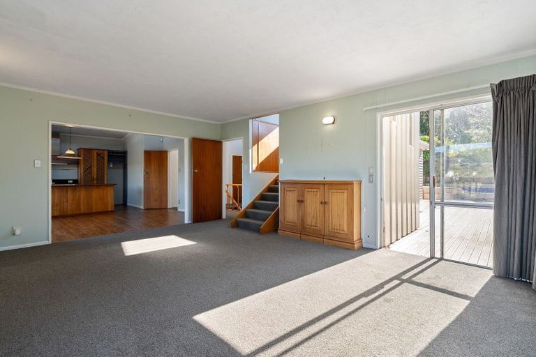 Photo of property in 1 Fyvie Avenue, Tawa, Wellington, 5028
