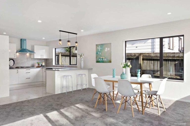 Photo of property in 18b Riverpark Crescent, Henderson, Auckland, 0610