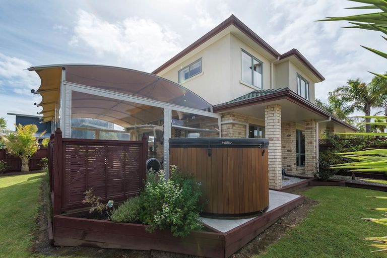 Photo of property in 27 Fergy Crescent, Wattle Downs, Auckland, 2103