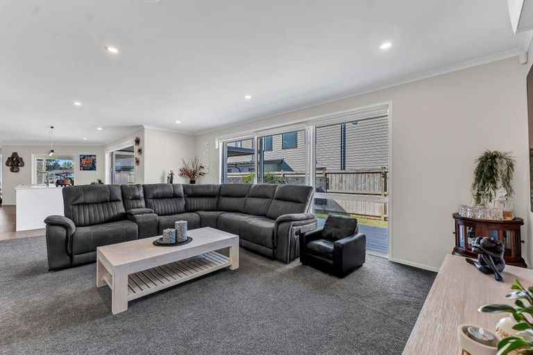 Photo of property in 9 Mutetai Road, Clarks Beach, 2122