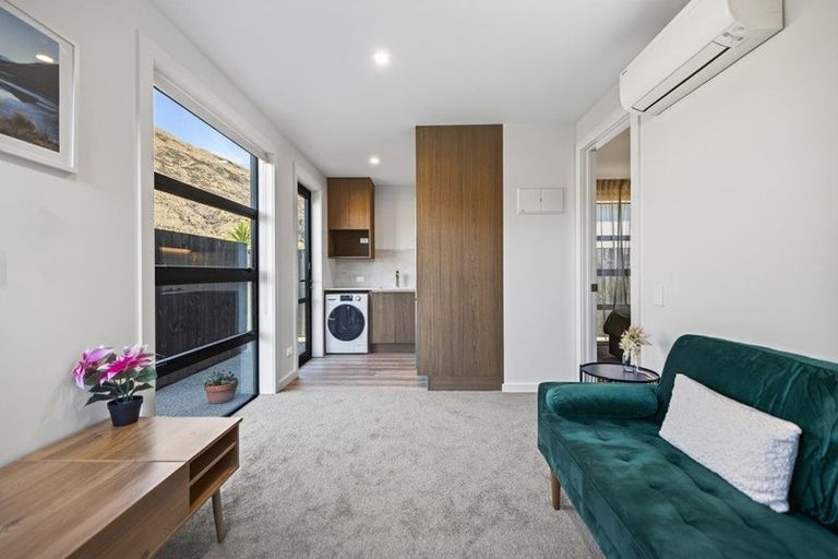 Photo of property in 33 Alps View Place, Lake Hayes, Queenstown, 9304
