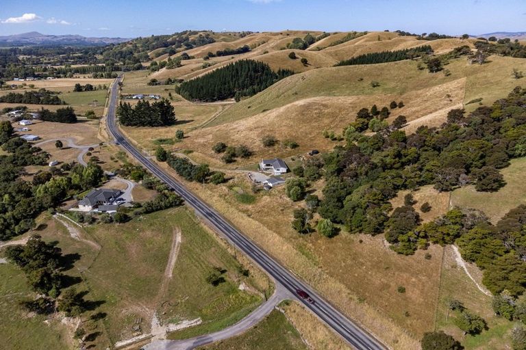 Photo of property in 811 Te Whiti Road, Te Whiti, Masterton, 5884