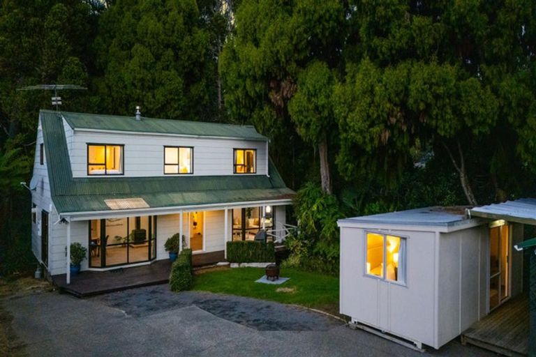 Photo of property in 94a Konini Road, Titirangi, Auckland, 0604