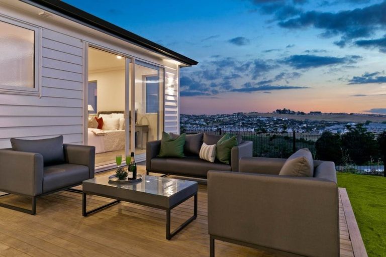 Photo of property in 18 Cassidy Drive, Orewa, 0931