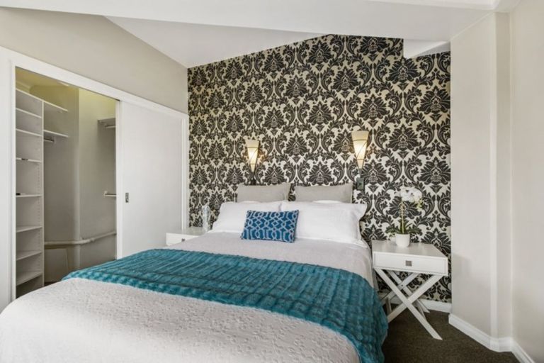 Photo of property in 98 View Road, Houghton Bay, Wellington, 6023