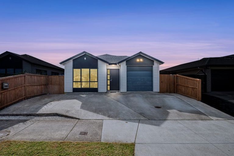 Photo of property in 26 Survila Street, Takanini, 2110