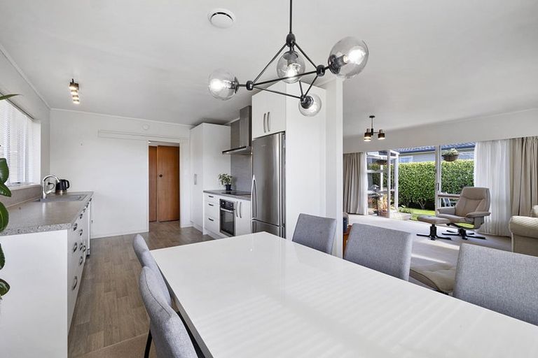 Photo of property in 24 Manu Crescent, Upper Vogeltown, New Plymouth, 4310