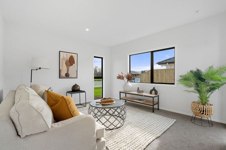 Photo of property in 8 Kakariki Crescent, Carterton, 5713