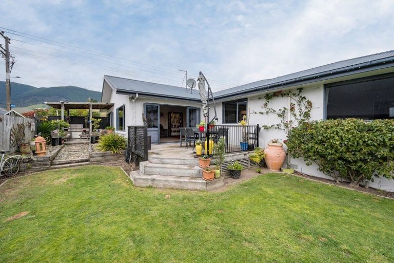 Photo of property in 338 Suffolk Road, Stoke, Nelson, 7011