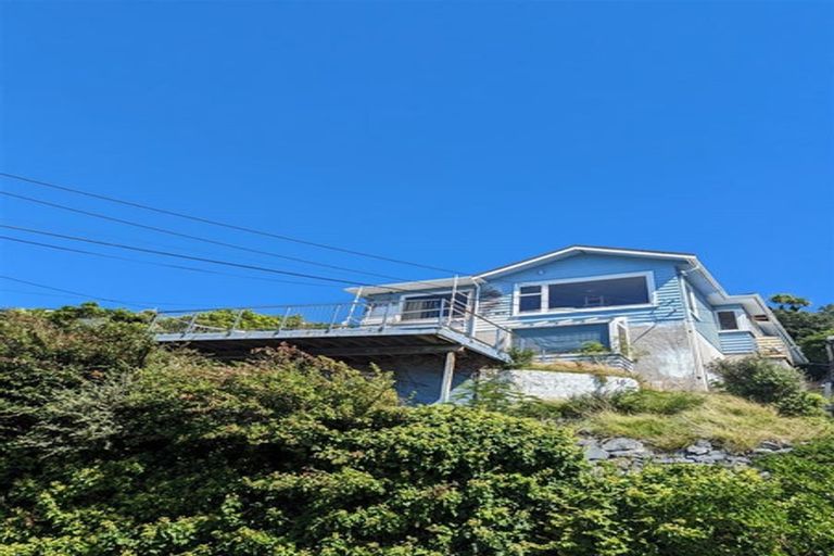 Photo of property in 18 Tai Paku Paku Road, Karaka Bays, Wellington, 6022