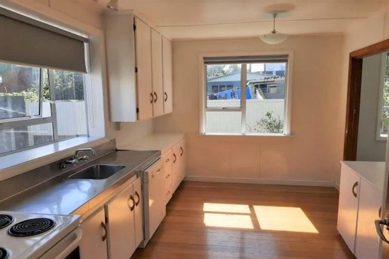 Photo of property in 98 Mangorei Road, Strandon, New Plymouth, 4312