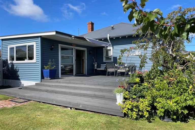 Photo of property in 12 Parsonage Road, Waimate, 7924