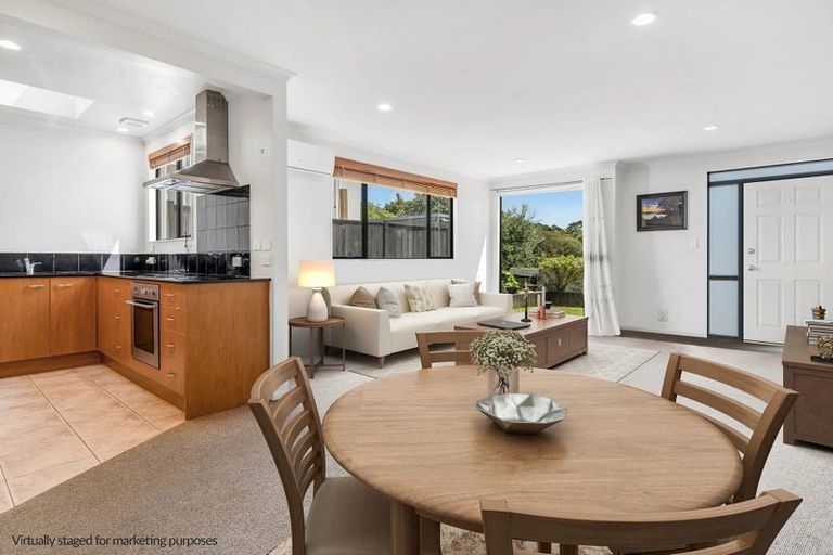 Photo of property in 2/27 Kellaway Drive, East Tamaki, Auckland, 2013