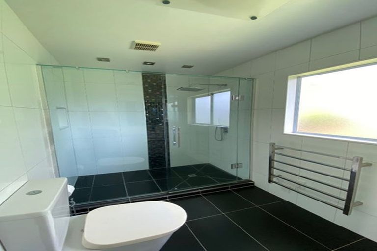 Photo of property in 66 Barbados Drive, Unsworth Heights, Auckland, 0632