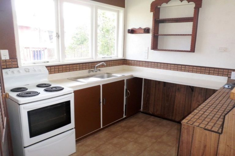 Photo of property in 28 Helena Street, Massey, Auckland, 0614